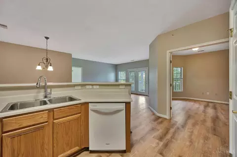 5461 Michelles Oak Ct, Cincinnati, OH 45248 photo 21
