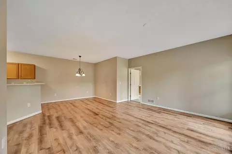 5461 Michelles Oak Ct, Cincinnati, OH 45248 photo 25