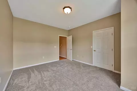 5461 Michelles Oak Ct, Cincinnati, OH 45248 photo 14
