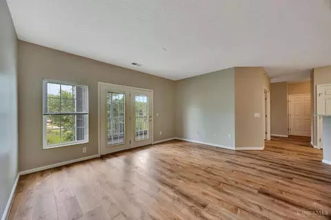 5461 Michelles Oak Ct, Cincinnati, OH 45248 photo 27