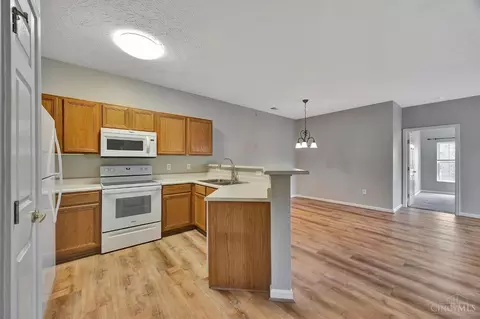5461 Michelles Oak Ct, Cincinnati, OH 45248 photo 18