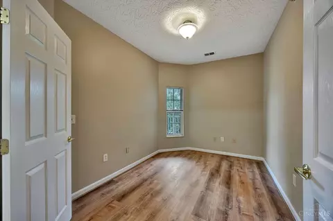 5461 Michelles Oak Ct, Cincinnati, OH 45248 photo 15