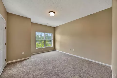5461 Michelles Oak Ct, Cincinnati, OH 45248 photo 12