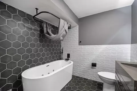 Bath - 7611 State Rd, Cincinnati, OH 45255 photo 2 of 4