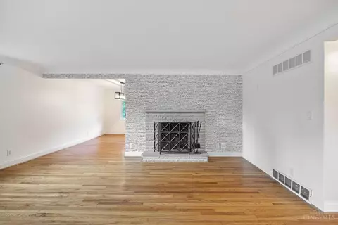 Living - 7611 State Rd, Cincinnati, OH 45255 photo 2 of 6