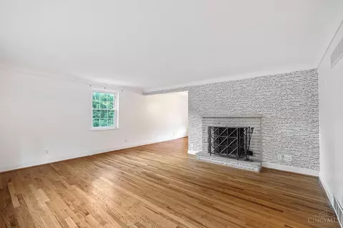 Living - 7611 State Rd, Cincinnati, OH 45255 photo 1 of 6