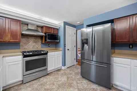 Kitchen - 7611 State Rd, Cincinnati, OH 45255 photo 2 of 6