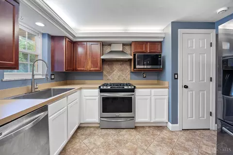 Kitchen - 7611 State Rd, Cincinnati, OH 45255 photo 3 of 6