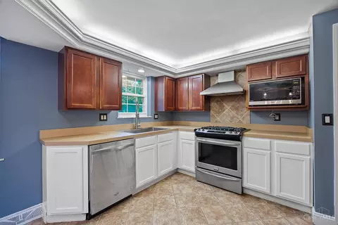 Kitchen - 7611 State Rd, Cincinnati, OH 45255 photo 5 of 6