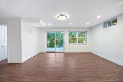 Living - 7611 State Rd, Cincinnati, OH 45255 photo 5 of 6