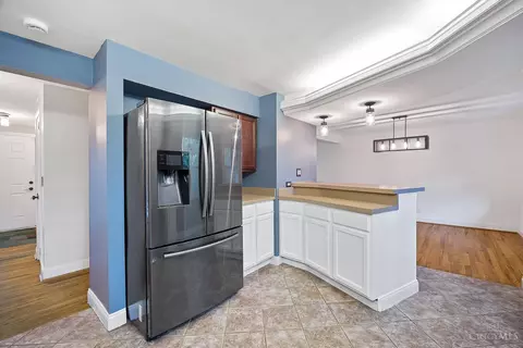 Kitchen - 7611 State Rd, Cincinnati, OH 45255 photo 6 of 6