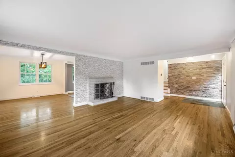 Living - 7611 State Rd, Cincinnati, OH 45255 photo 3 of 6