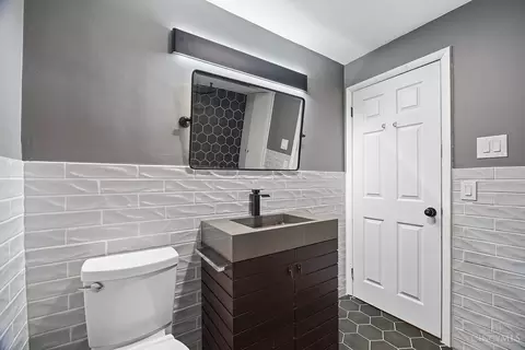 Bath - 7611 State Rd, Cincinnati, OH 45255 photo 3 of 4