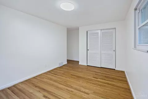 Bedroom - 7611 State Rd, Cincinnati, OH 45255 photo 4 of 6