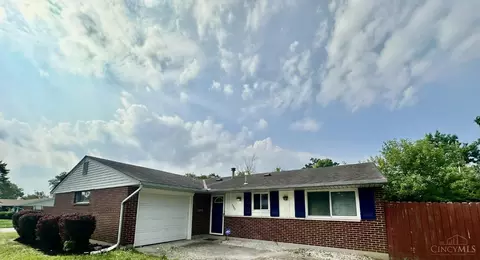 1527 Continental Dr, Cincinnati, OH 45246