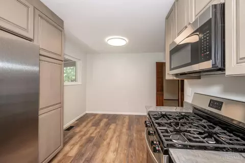 Kitchen - 3918 Michael Dr, Cincinnati, OH 45255 photo 4 of 5