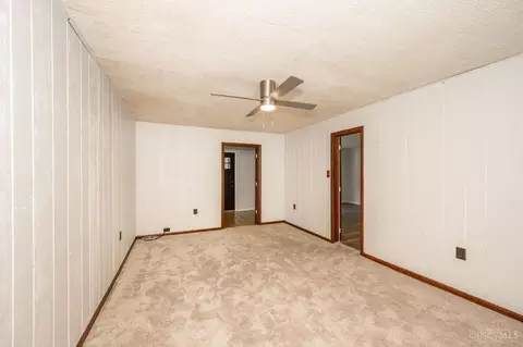 Living - 3918 Michael Dr, Cincinnati, OH 45255 photo 4 of 6