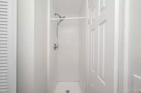 Bath - 3918 Michael Dr, Cincinnati, OH 45255 photo 3 of 3