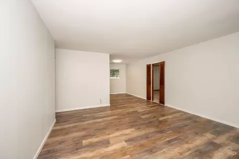 Living - 3918 Michael Dr, Cincinnati, OH 45255 photo 1 of 6