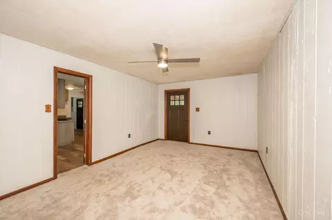 Living - 3918 Michael Dr, Cincinnati, OH 45255 photo 3 of 6