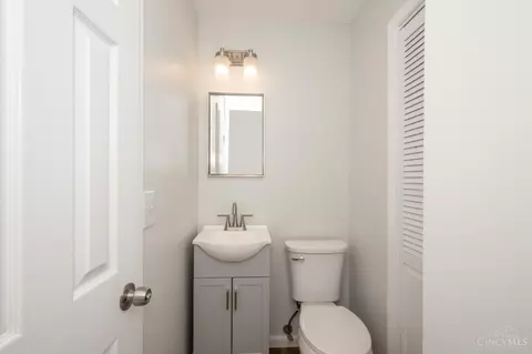 Bath - 3918 Michael Dr, Cincinnati, OH 45255 photo 2 of 3