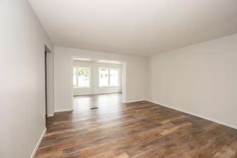 Living - 3918 Michael Dr, Cincinnati, OH 45255 photo 5 of 6