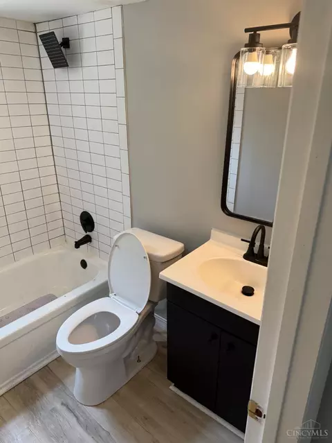 Bath - 3369 Ninann Ct, Cincinnati, OH 45211 photo 3 of 3