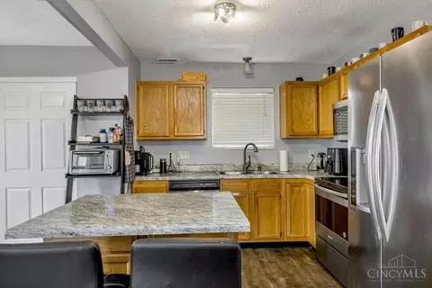 Kitchen - 6706 Bedington Ln, Morrow, OH 45152 photo 3 of 3