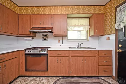 Kitchen - 10593 Plainfield Rd, Sharonville, OH 45241 photo 5 of 5