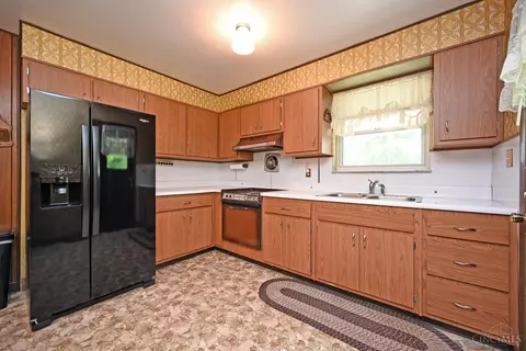 Kitchen - 10593 Plainfield Rd, Sharonville, OH 45241 photo 3 of 5