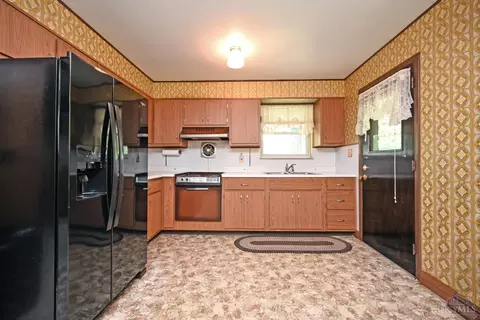 Kitchen - 10593 Plainfield Rd, Sharonville, OH 45241 photo 2 of 5