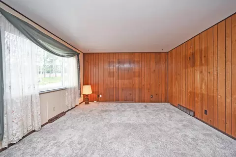 Living - 10593 Plainfield Rd, Sharonville, OH 45241 photo 3 of 6