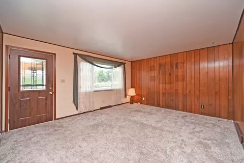 Living - 10593 Plainfield Rd, Sharonville, OH 45241 photo 4 of 6