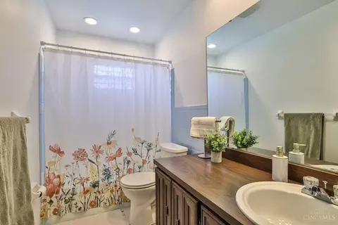 Bath - 3369 Linsan Dr, Cincinnati, OH 45239 photo 5 of 5
