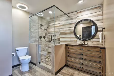 Bath - 3369 Linsan Dr, Cincinnati, OH 45239 photo 1 of 5