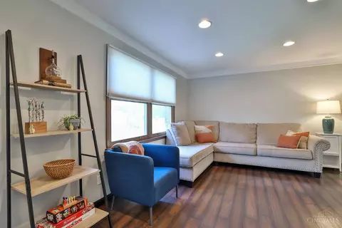 Living - 3369 Linsan Dr, Cincinnati, OH 45239 photo 2 of 3