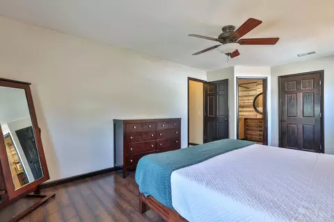 Bedroom - 3369 Linsan Dr, Cincinnati, OH 45239 photo 2 of 7