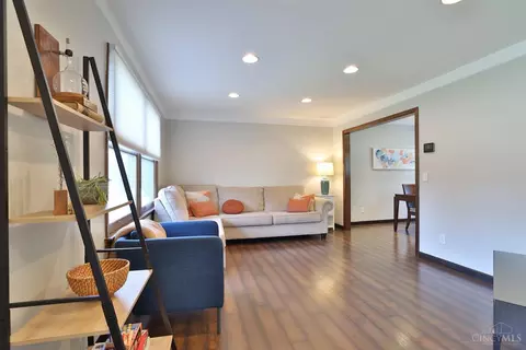 Living - 3369 Linsan Dr, Cincinnati, OH 45239 photo 1 of 3