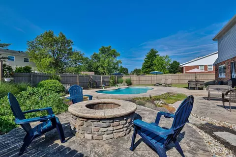 Exterior - 3369 Linsan Dr, Cincinnati, OH 45239 photo 6 of 13