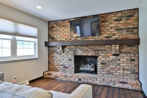 Living - 3369 Linsan Dr, Cincinnati, OH 45239 photo 3 of 3
