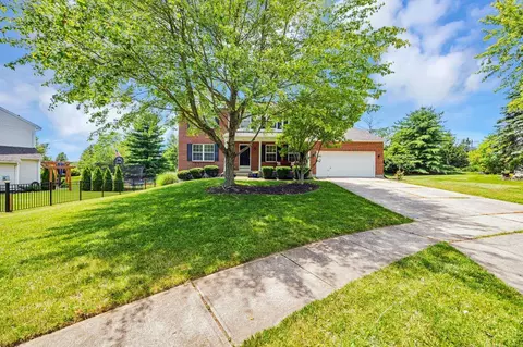 3 Cobblestone Dr, Milford, OH 45150