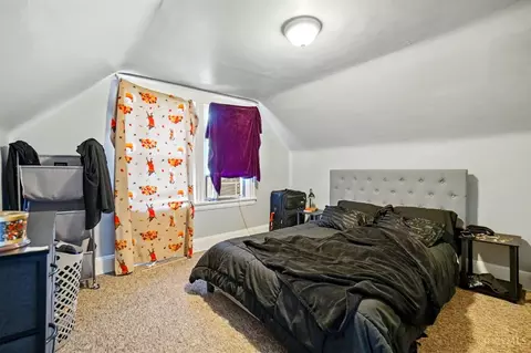 Bedroom - 458 Lloyd Pl, Cincinnati, OH 45219 photo 7 of 8