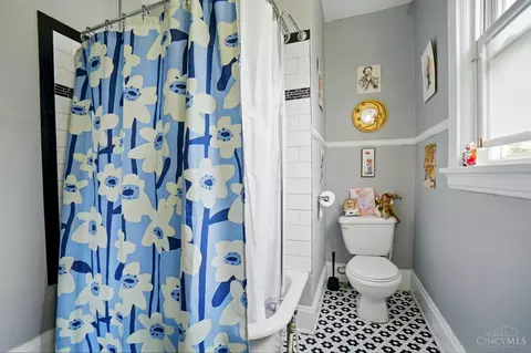 Bath - 458 Lloyd Pl, Cincinnati, OH 45219 photo 4 of 4