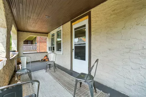 Exterior - 458 Lloyd Pl, Cincinnati, OH 45219 photo 7 of 10