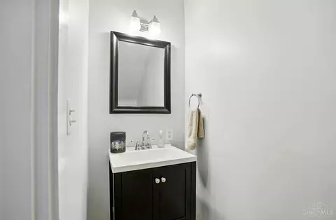 Bath - 458 Lloyd Pl, Cincinnati, OH 45219 photo 1 of 4
