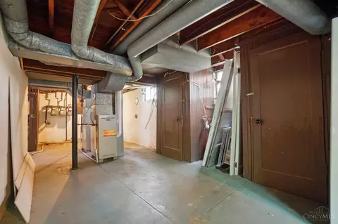 Entry Way - 458 Lloyd Pl, Cincinnati, OH 45219 photo 4 of 4