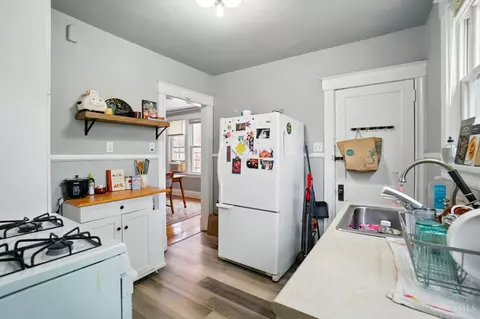 Kitchen - 458 Lloyd Pl, Cincinnati, OH 45219 photo 7 of 8