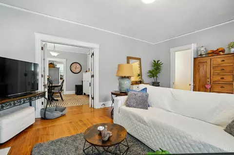 Living - 458 Lloyd Pl, Cincinnati, OH 45219 photo 3 of 8