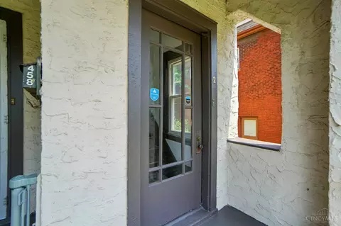 Exterior - 458 Lloyd Pl, Cincinnati, OH 45219 photo 5 of 10