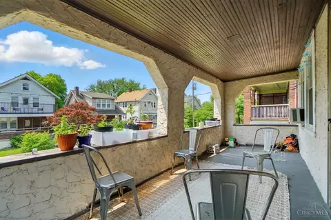 Exterior - 458 Lloyd Pl, Cincinnati, OH 45219 photo 6 of 10